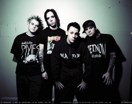 Good_Charlotte-2002-Set_05-02--large-msg-118944766683.jpg